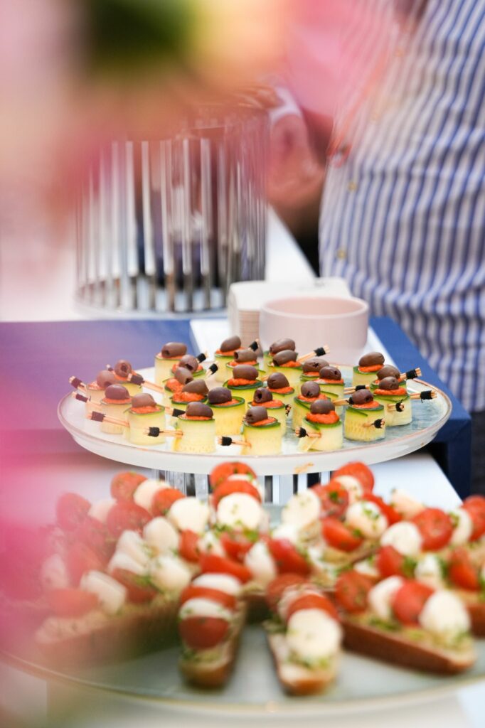 Présentoir de bouchées colorées, cocktail 4810 Traiteur
